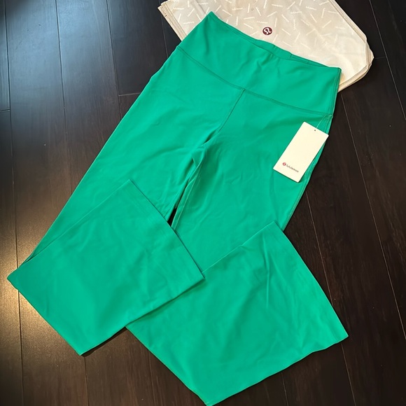 lululemon athletica Pants - LULULEMON SHR GROOVE FLARE LEGGINGS *NULU KELLY GREEN (KLLG) SZ 10 NWT